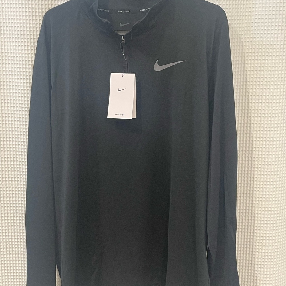 23-001, Mens, Nike Pro, Pull Over Quarter Zip.  Medium.  Black